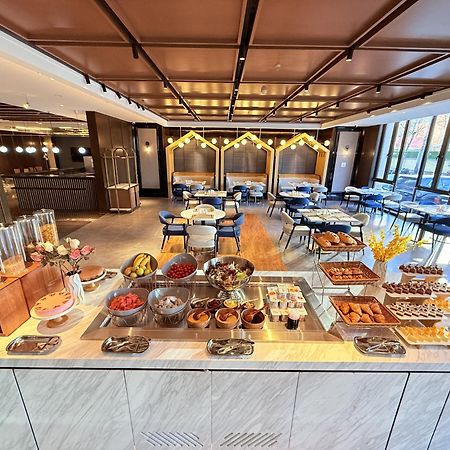 Hilton Garden Inn Beijing Guomao Exterior photo