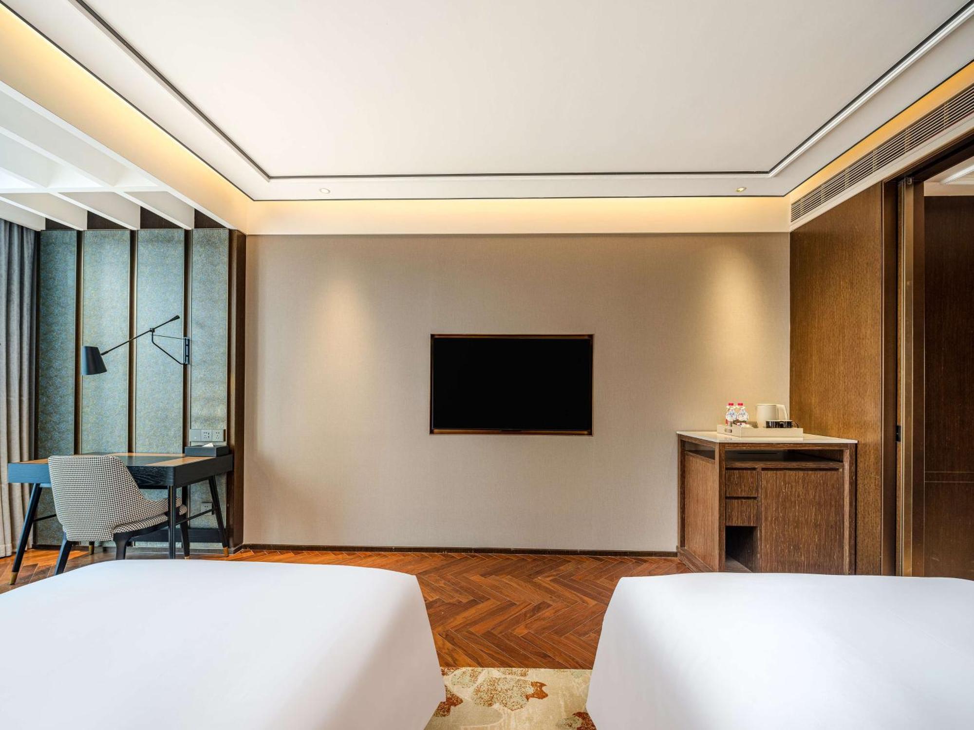 Hilton Garden Inn Beijing Guomao Exterior photo