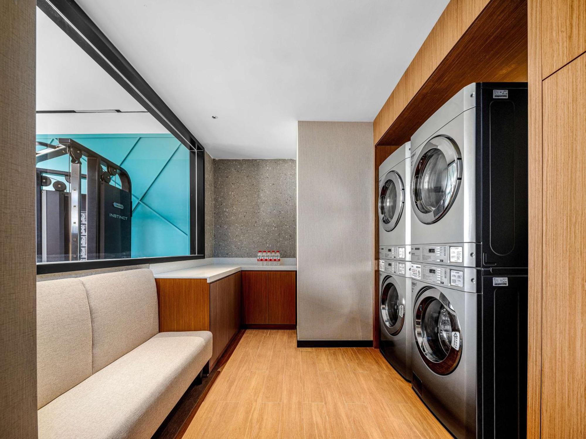 Hilton Garden Inn Beijing Guomao Exterior photo