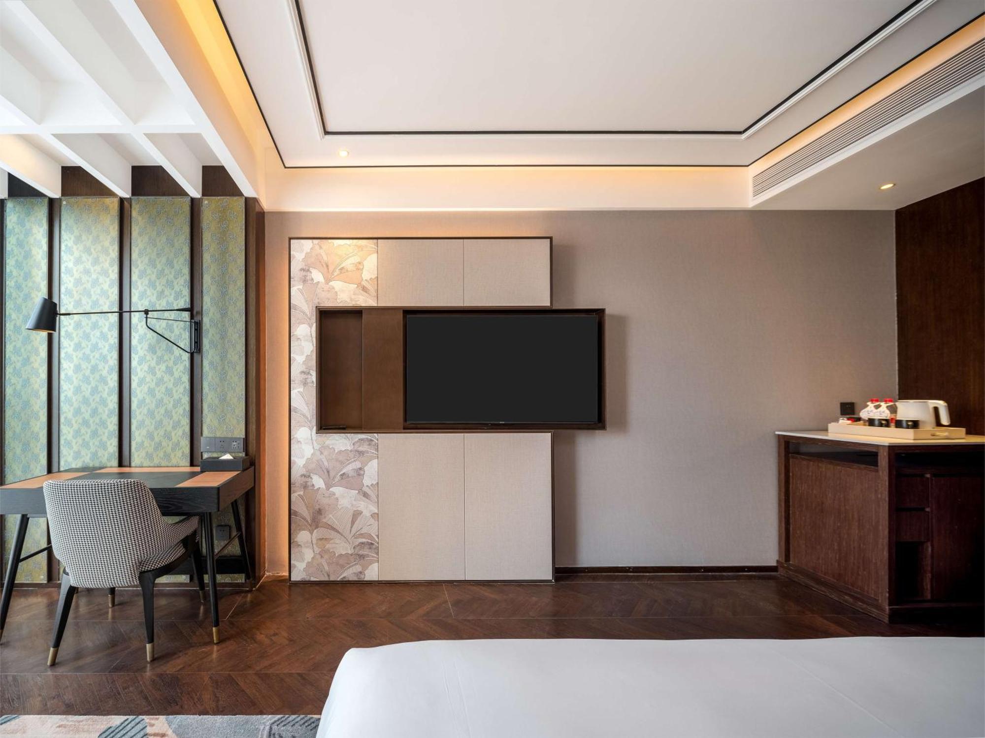 Hilton Garden Inn Beijing Guomao Exterior photo