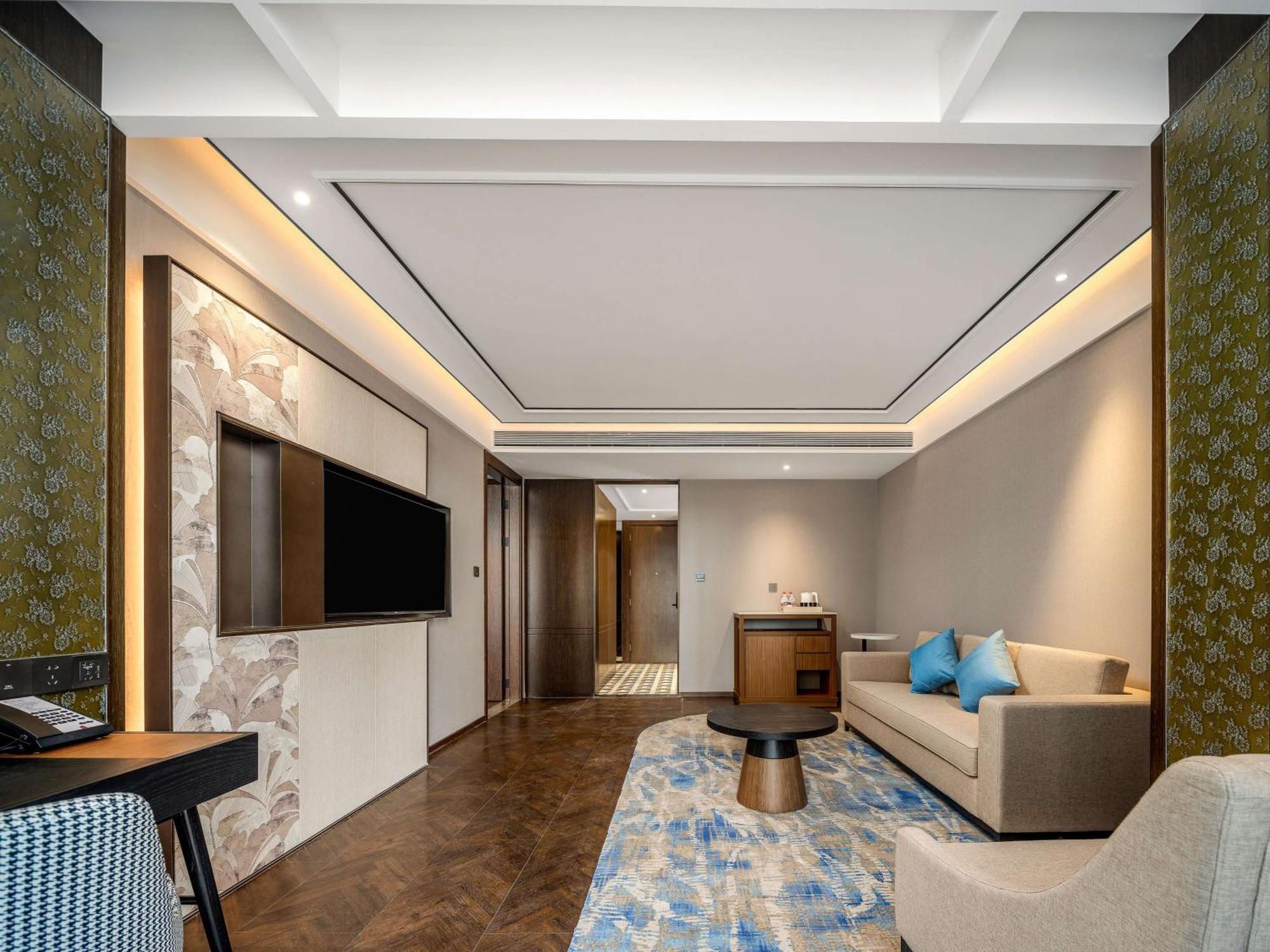 Hilton Garden Inn Beijing Guomao Exterior photo