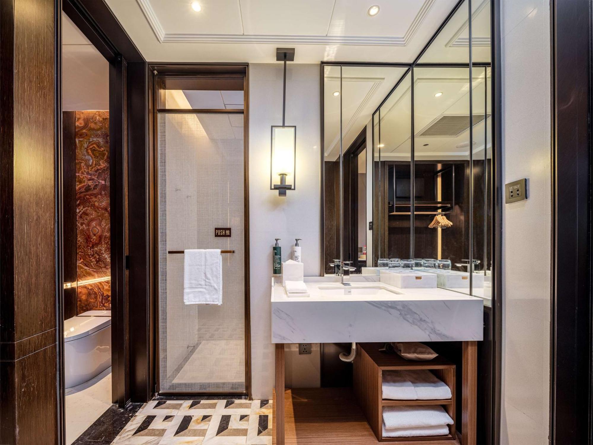 Hilton Garden Inn Beijing Guomao Exterior photo