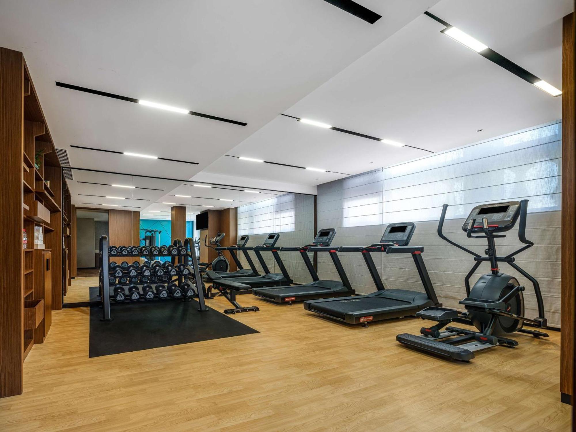 Hilton Garden Inn Beijing Guomao Exterior photo