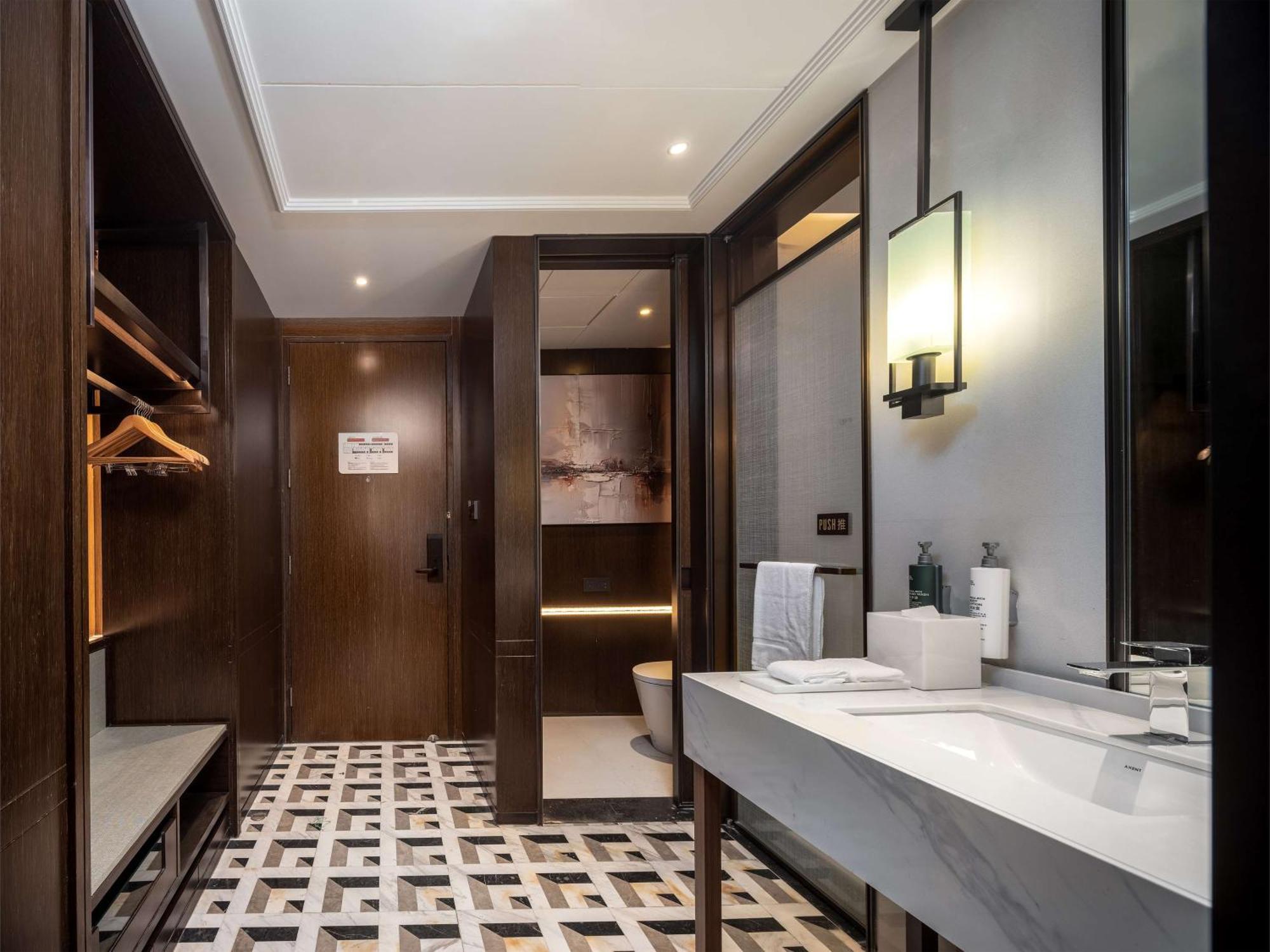 Hilton Garden Inn Beijing Guomao Exterior photo