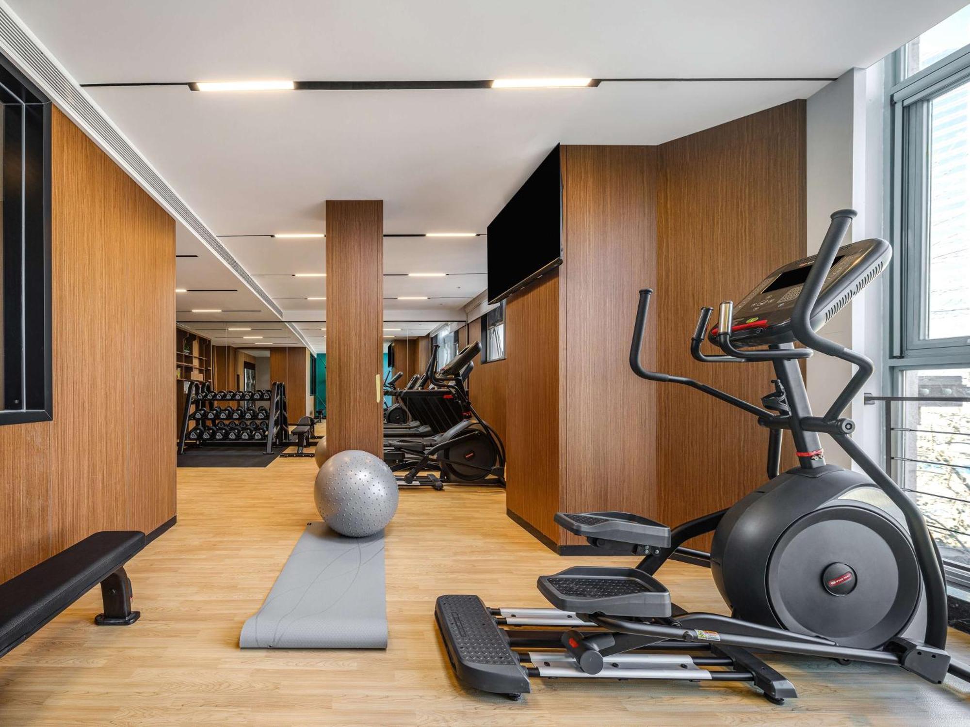 Hilton Garden Inn Beijing Guomao Exterior photo