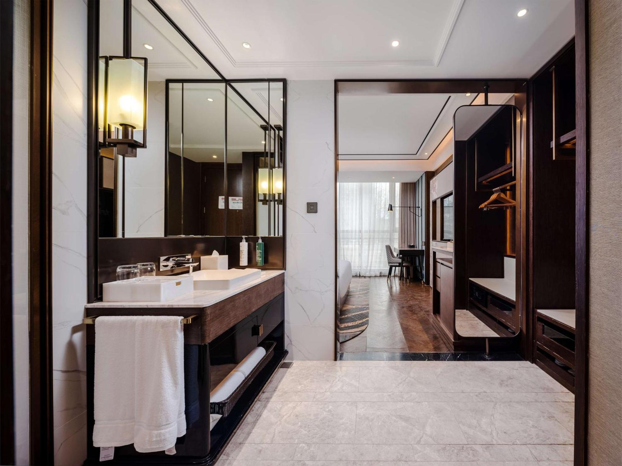 Hilton Garden Inn Beijing Guomao Exterior photo