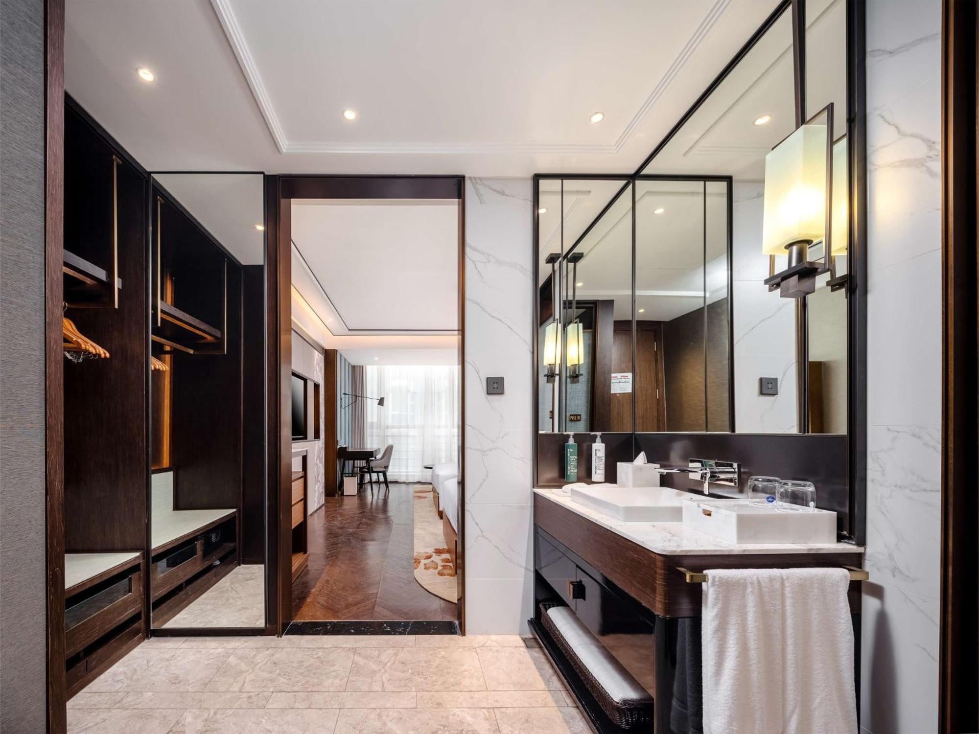 Hilton Garden Inn Beijing Guomao Exterior photo